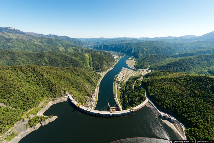 Jakasia desde una altura: Parque Natural Ergaki, Central hidroeléctrica Sayano-Shushenskaya y Abakan