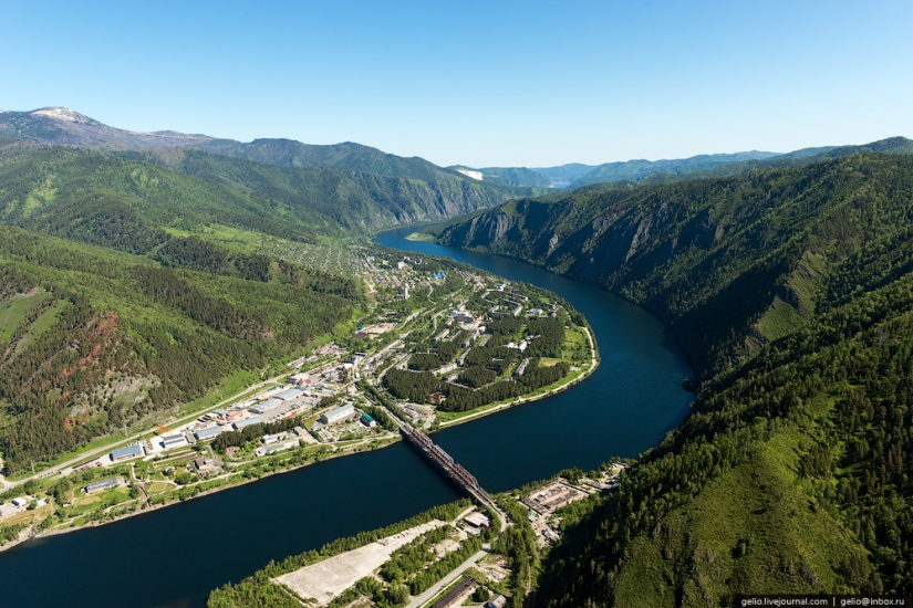 Jakasia desde una altura: Parque Natural Ergaki, Central hidroeléctrica Sayano-Shushenskaya y Abakan