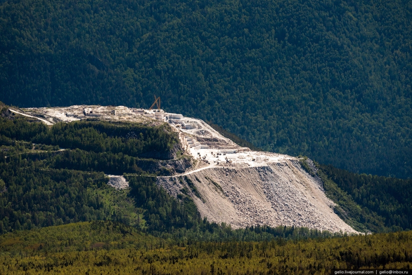 Jakasia desde una altura: Parque Natural Ergaki, Central hidroeléctrica Sayano-Shushenskaya y Abakan