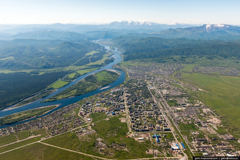 Jakasia desde una altura: Parque Natural Ergaki, Central hidroeléctrica Sayano-Shushenskaya y Abakan