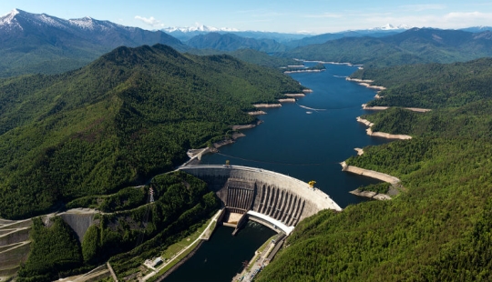 Jakasia desde una altura: Parque Natural Ergaki, Central hidroeléctrica Sayano-Shushenskaya y Abakan