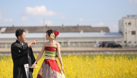 Japanese Brides Transform Their Traditional Kimonos Into Stunning Wedding Dresses