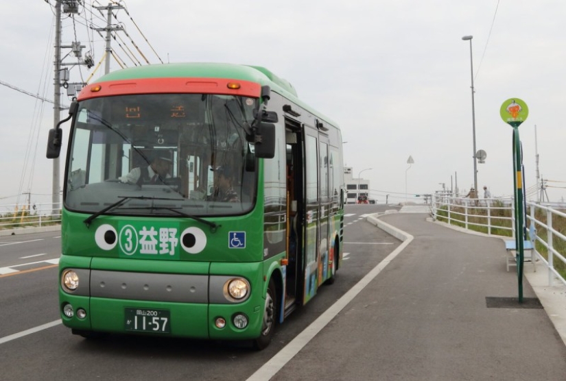 Japanese bus drivers are on strike without demanding money from passengers for travel