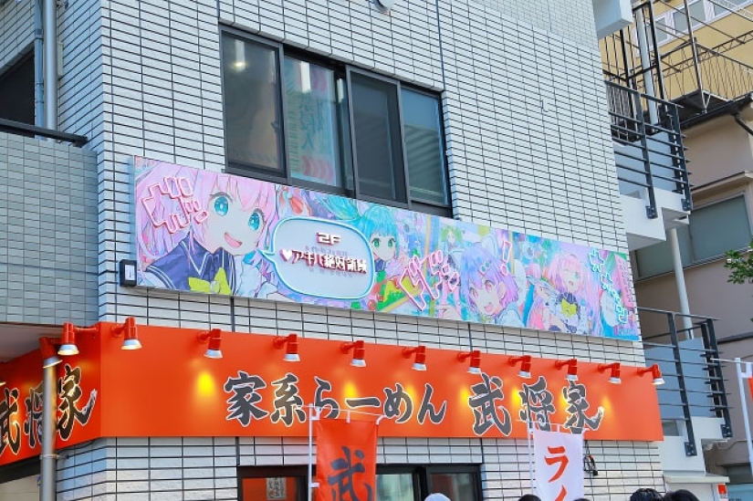 Japanese chorus girls will show you a different reality: the most popular kawaii cafe has opened in Akihabara