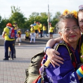 Japanese gift: a fan grandmother gave her lucky kimono to a cheerleader from Colombia after a match in Saransk