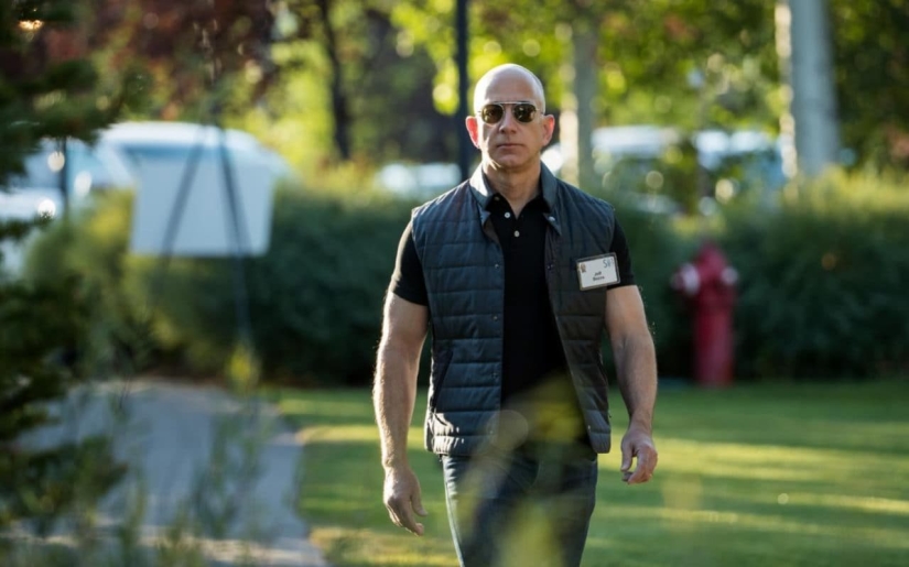 Jeff Bezos, CEO de Amazon, se ha convertido en el hombre más rico de la historia