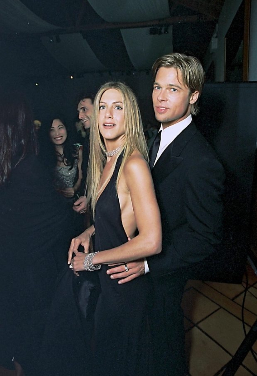 Jennifer Aniston se ve increíble en una nueva sesión de fotos sincera después de abrazar a Brad Pitt