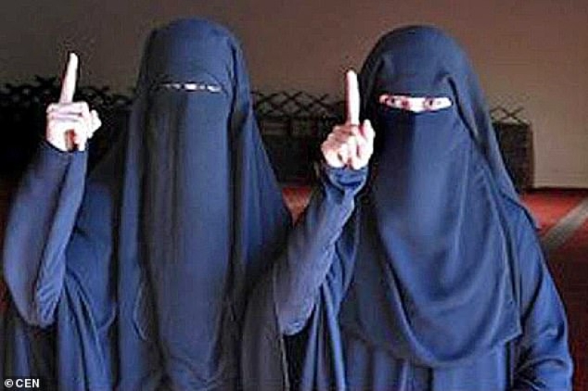 Jihadist propagandists: girls from Austria who advertised ISIS in photos on the web face 15 years in prison