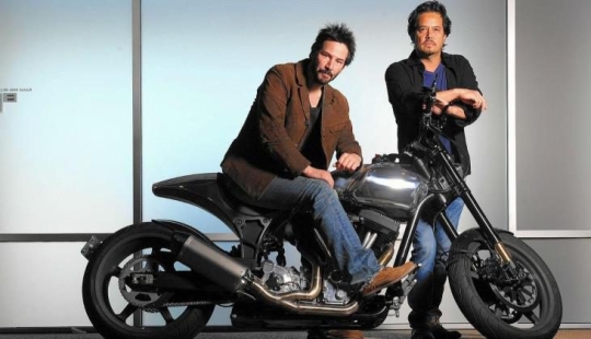 Keanu Reeves se dedica a la producción de motocicletas de lujo