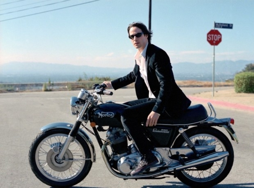 Keanu Reeves y la feliz historia de su amor... para motocicletas