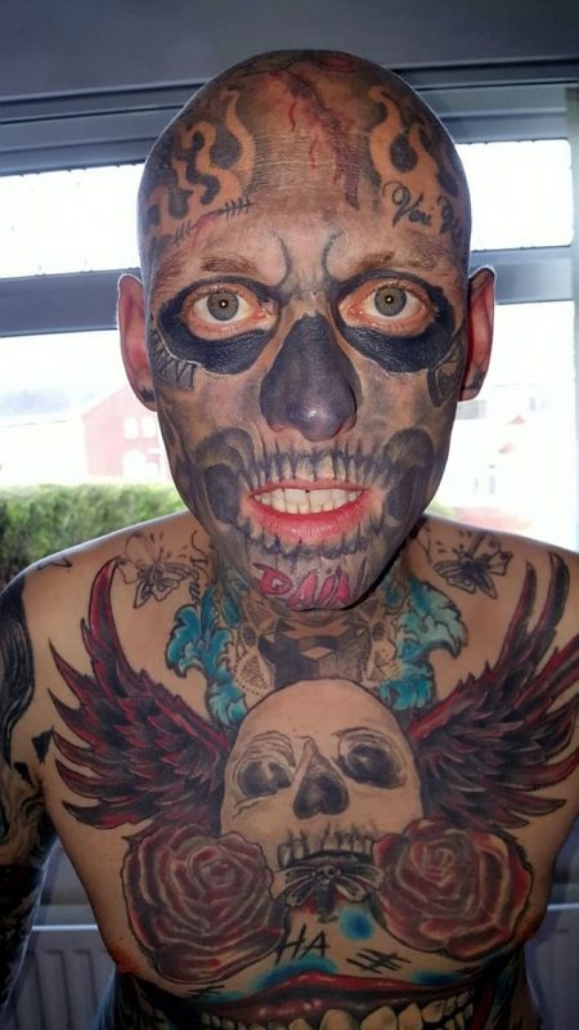 "Kids, don't be scared, this is your dad": an Irishman spent 36 thousand dollars on tattoos and turned into a kind of skeleton