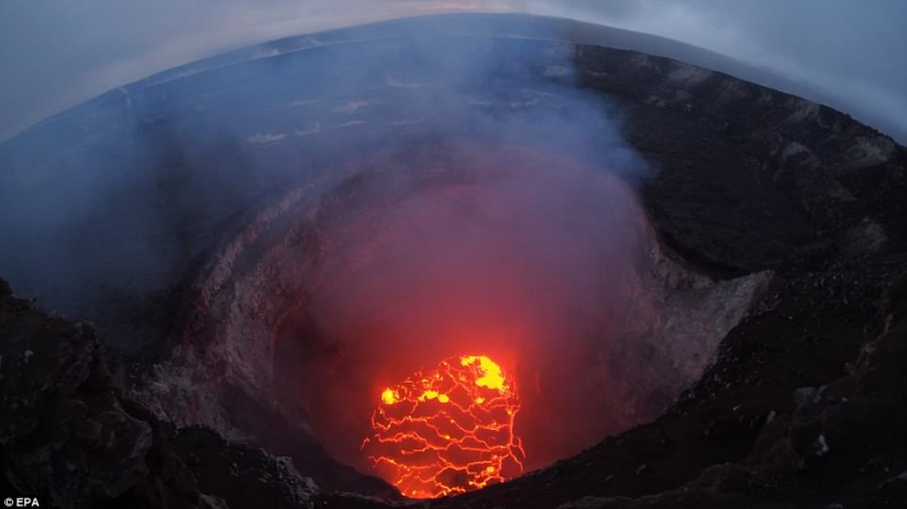 Kilauea volcano in Hawaii continues to destroy the island