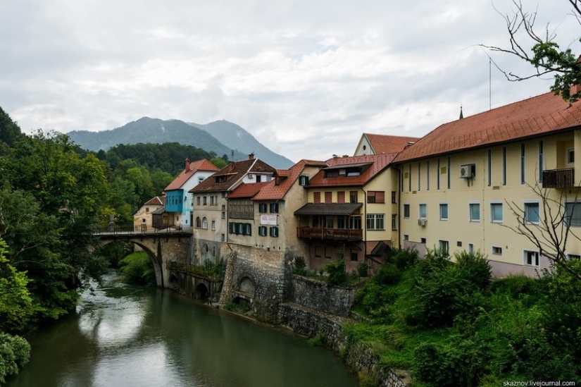 Škofja Loka (Škofja Loka) es la ciudad medieval conservada más hermosa de Eslovenia