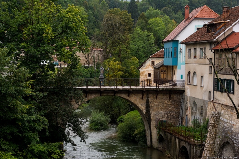 Škofja Loka (Škofja Loka) es la ciudad medieval conservada más hermosa de Eslovenia