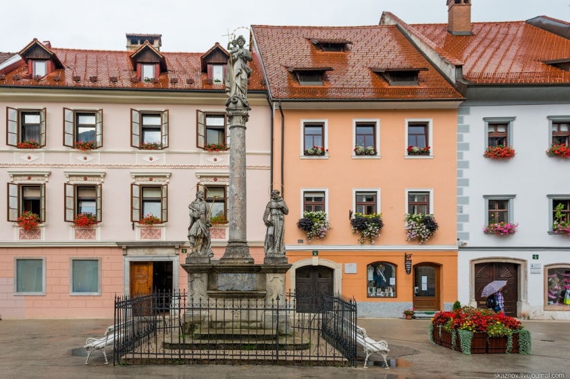 Škofja Loka (Škofja Loka) es la ciudad medieval conservada más hermosa de Eslovenia