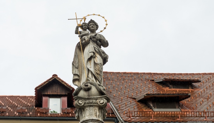 Škofja Loka (Škofja Loka) es la ciudad medieval conservada más hermosa de Eslovenia