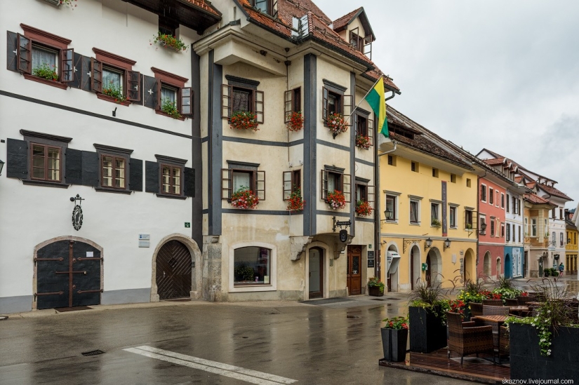 Škofja Loka (Škofja Loka) es la ciudad medieval conservada más hermosa de Eslovenia