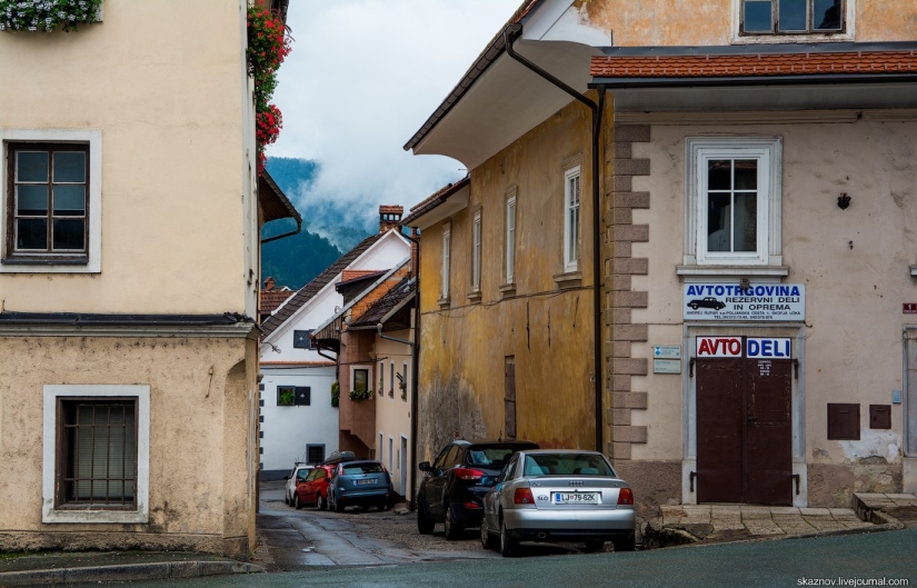 Škofja Loka (Škofja Loka) es la ciudad medieval conservada más hermosa de Eslovenia