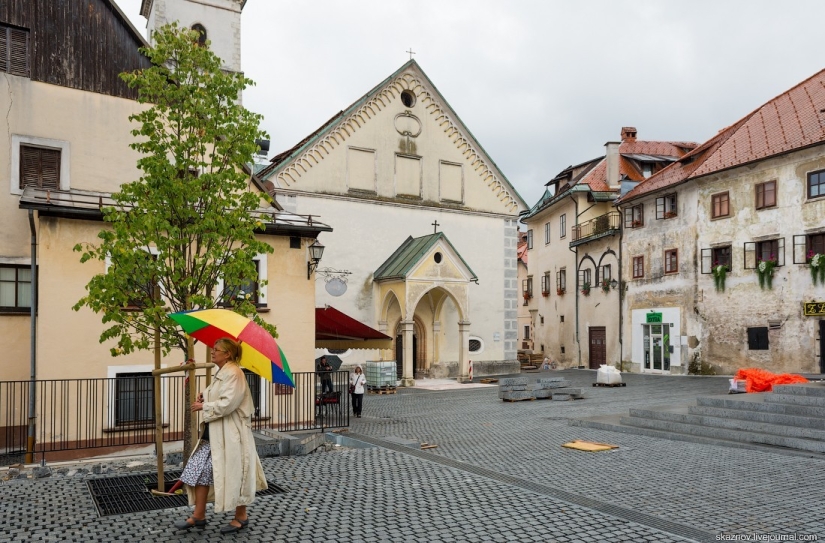 Škofja Loka (Škofja Loka) es la ciudad medieval conservada más hermosa de Eslovenia