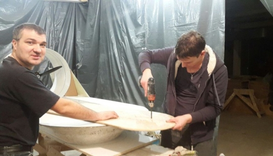 Krasnoyarets termina de ensamblar un aerotabla ruso en el garaje de su padre Krasnoyarets termina de ensamblar un aerotabla ruso en el garaje de su padre