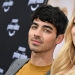 La actriz Sophie Turner y su esposo, el músico Joe Jonas, se convertirán en padres por primera vez