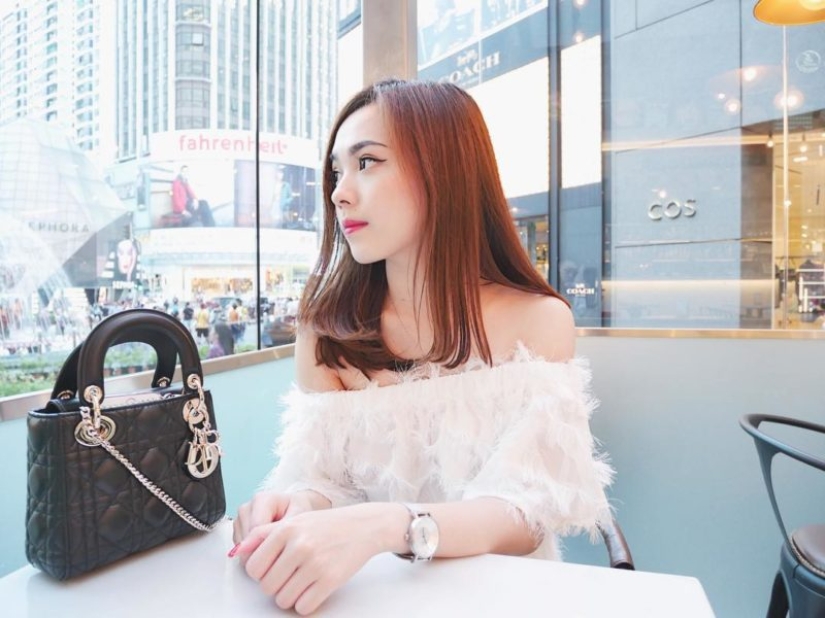 "¿La azafata más bella del mundo?": foto de una azafata de AirAsia se ha vuelto viral