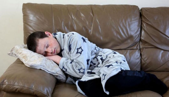 La bella durmiente: Un niño de 11 años fue capturado en un sueño y ahora vive al borde de la realidad y los sueños