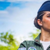 La chica piloto dejó la Fuerza Aérea Brasileña para una carrera en OnlyFans