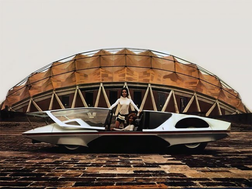 La elegancia de retro-futurismo: italiano coche del futuro en 1970