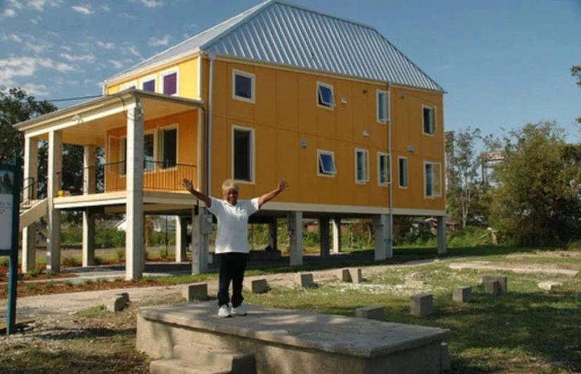 La Fundación Brad Pitt construyó cien casas para caridad, y ahora el actor está siendo demandado