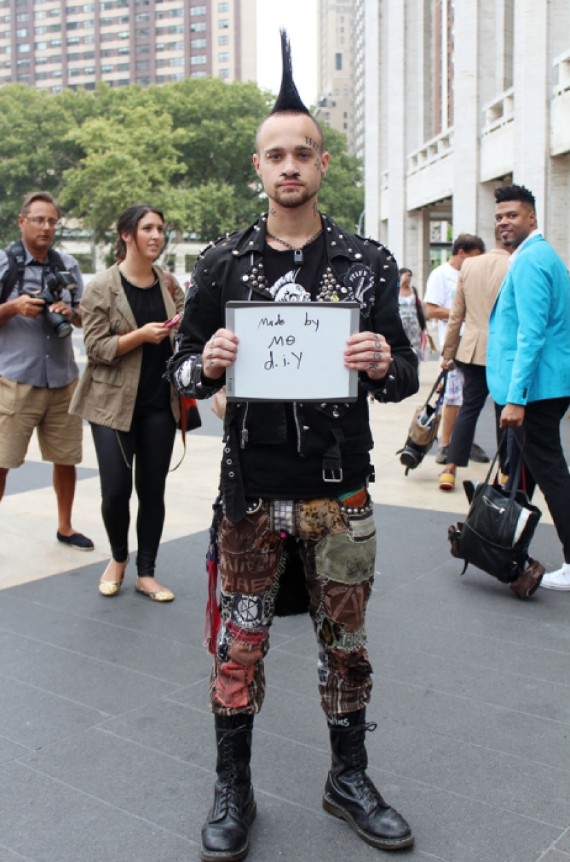 La gente en las calles de Nueva York admitió cuánto costaba su ropa