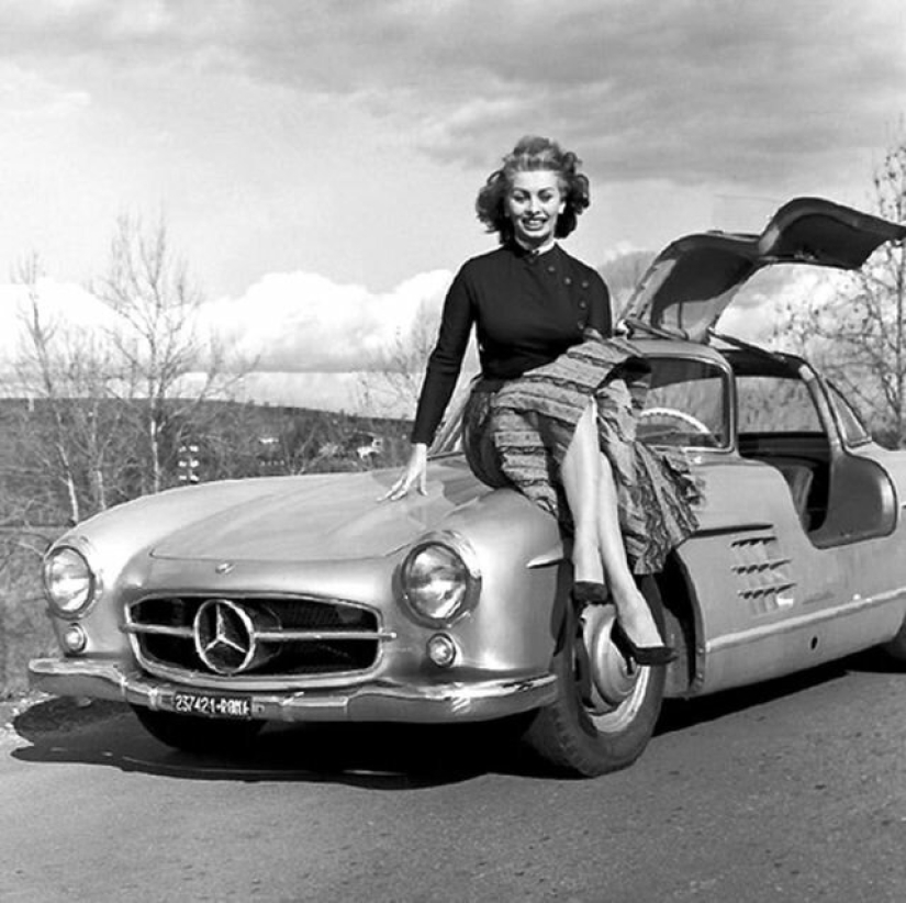 La hermosa Sophia Loren y su Mercedes-Benz 300SL