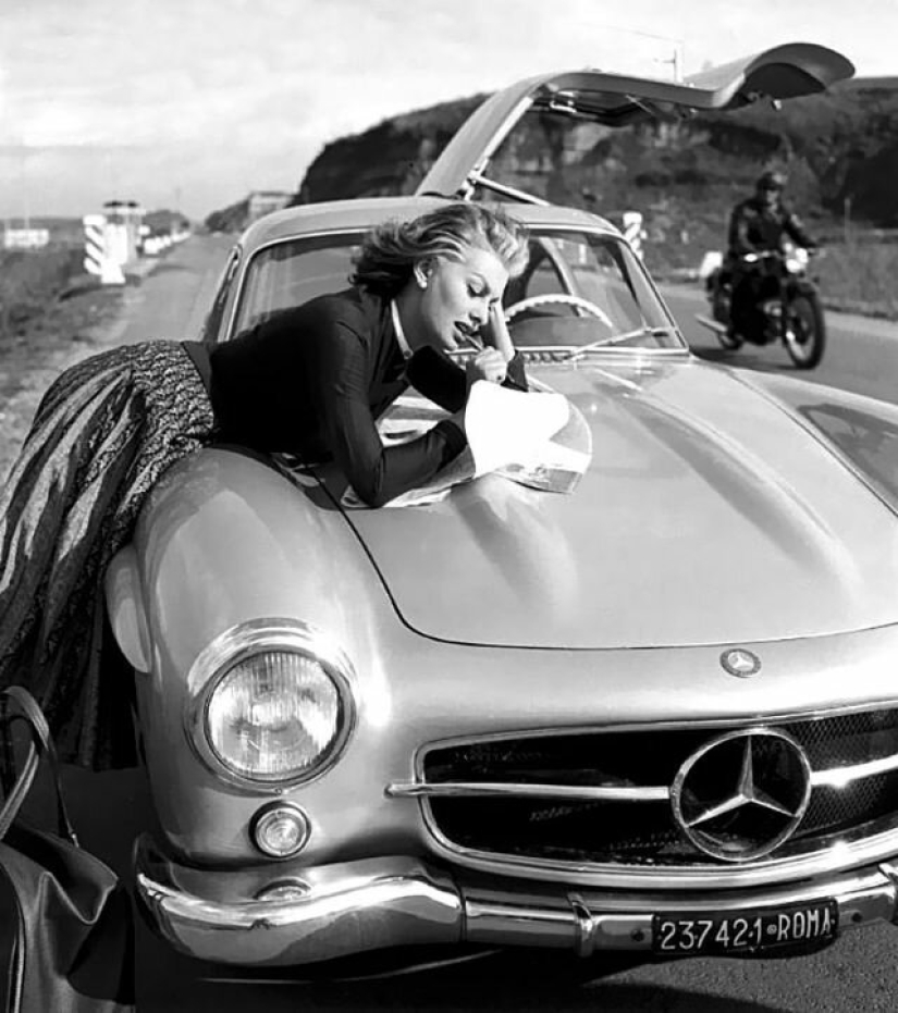 La hermosa Sophia Loren y su Mercedes-Benz 300SL