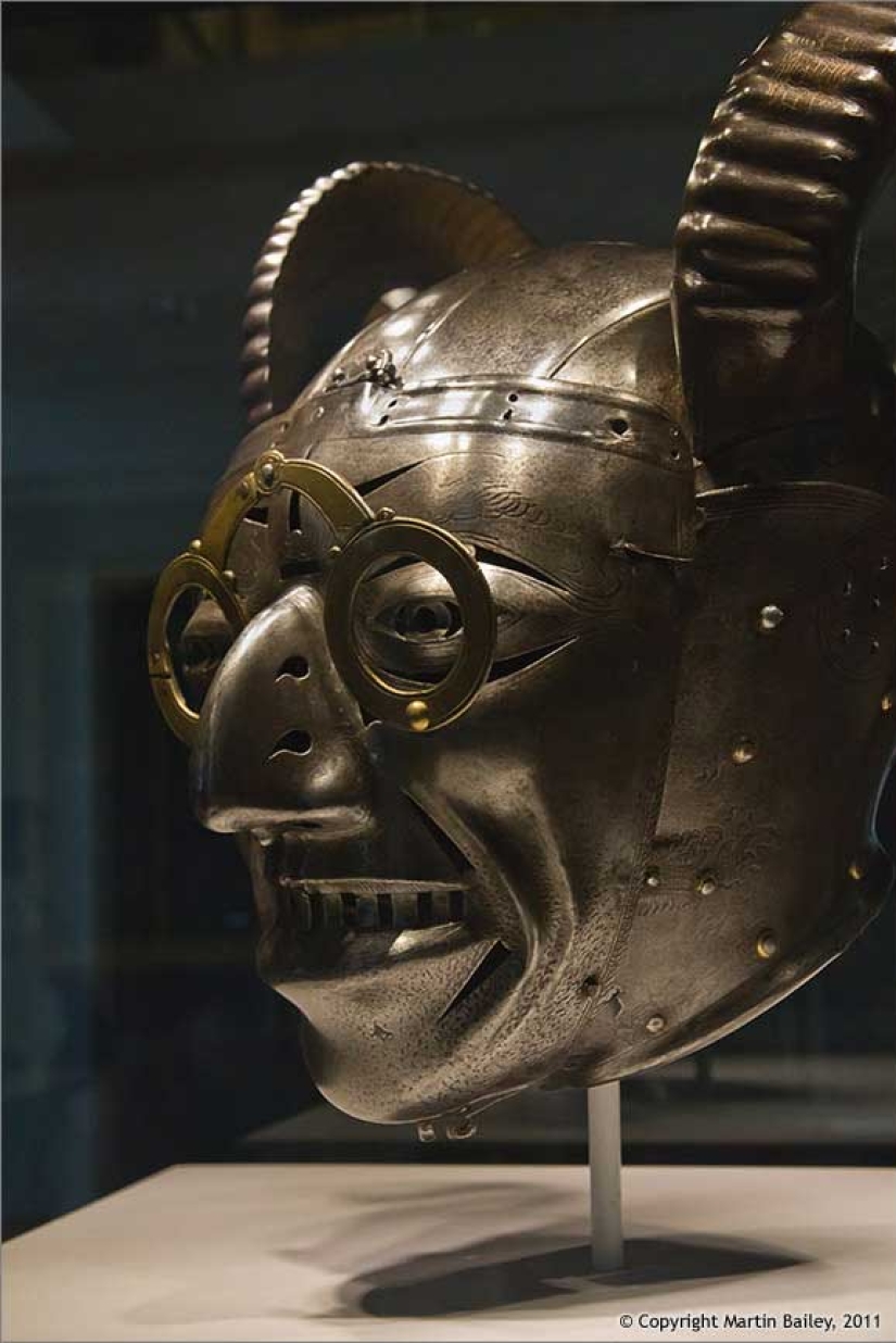 La historia de la armadura más inusual — el casco con cuernos del rey Enrique VIII