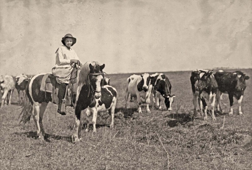La Historia de los Primeros Vaqueros Femeninos de Texas