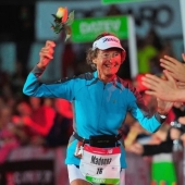 La historia de Madonna Buder, una monja de hierro de 91 años, miembro de IronMan