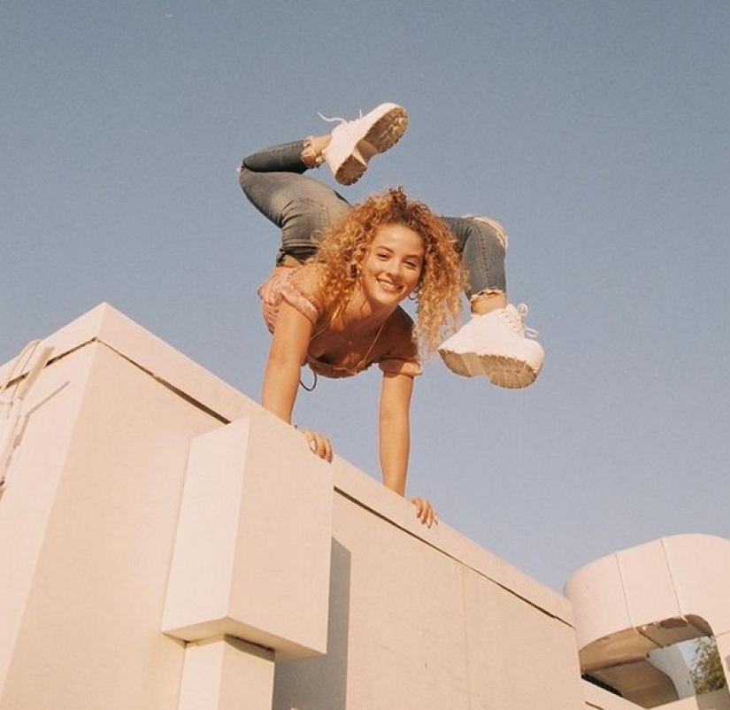 La joven gimnasta Sophie Dossi, sorprendiendo con su flexibilidad