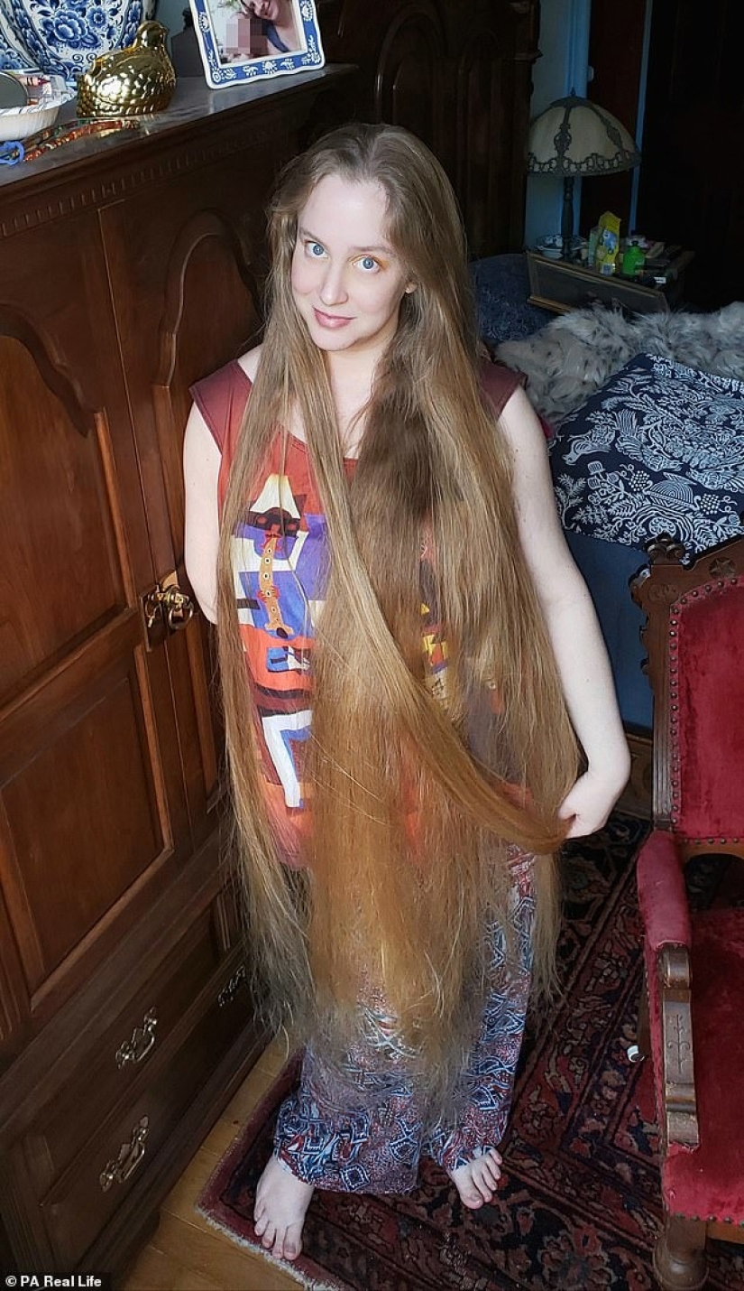 La longitud importa: los fetichistas ofrecen dinero a una mujer estadounidense para que les muestre su cabello