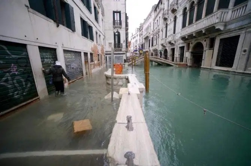 La mayor inundación en Venecia en los últimos 50 años: los rusos donaron un millón de euros para restaurar la ciudad en el agua