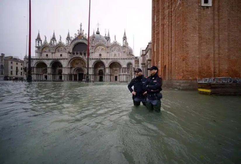 La mayor inundación en Venecia en los últimos 50 años: los rusos donaron un millón de euros para restaurar la ciudad en el agua