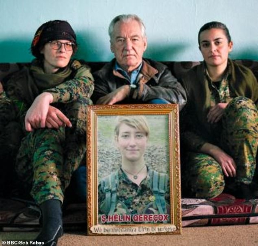 La mujer que fue a luchar: el padre se enteró de cómo murió su hija, que luchó en Siria contra ISIS