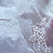 La niña albina, que era una marginada en la escuela de Moscú, conquistó el mundo de la moda
