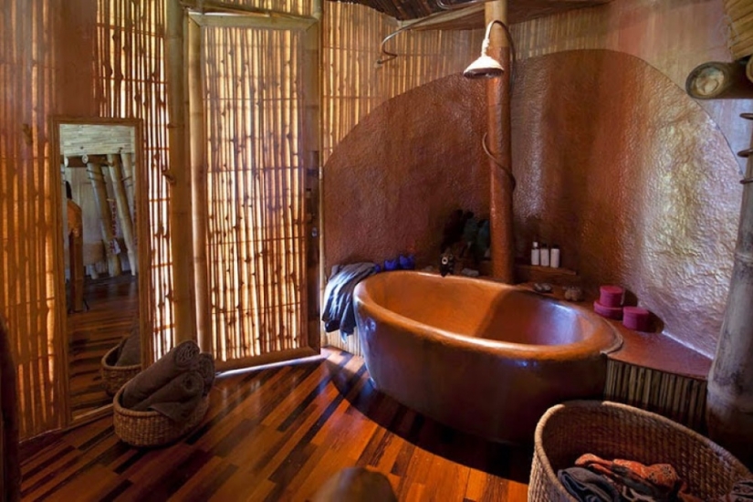 La niña dejó su trabajo, se fue a Bali y construyó una increíble casa de bambú allí
