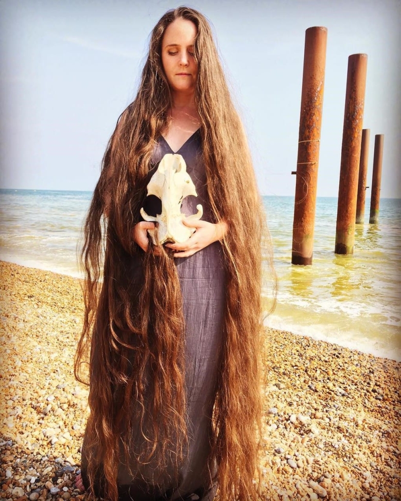 La Rapunzel británica no se ha lavado el cabello en 20 años y sus trenzas se ven geniales
