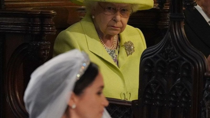 La reina Isabel retiró la foto de Meghan Markle del lugar de honor, donde estuvo de pie durante solo una semana