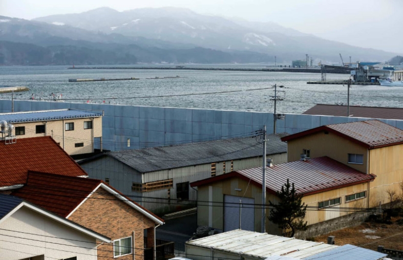 La vida es como en prisión: la costa de Japón, afectada por el tsunami de 2011, estaba rodeada por un muro de 12 metros