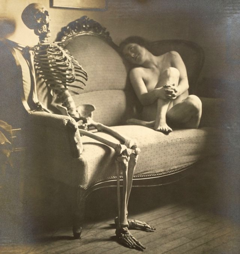 Lady with a skeleton: a surreal photoshoot Franz Fiedler beginning of 1920-ies