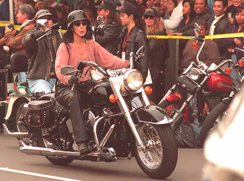 Let's go! Pitt, cher, Gosling and other star riders