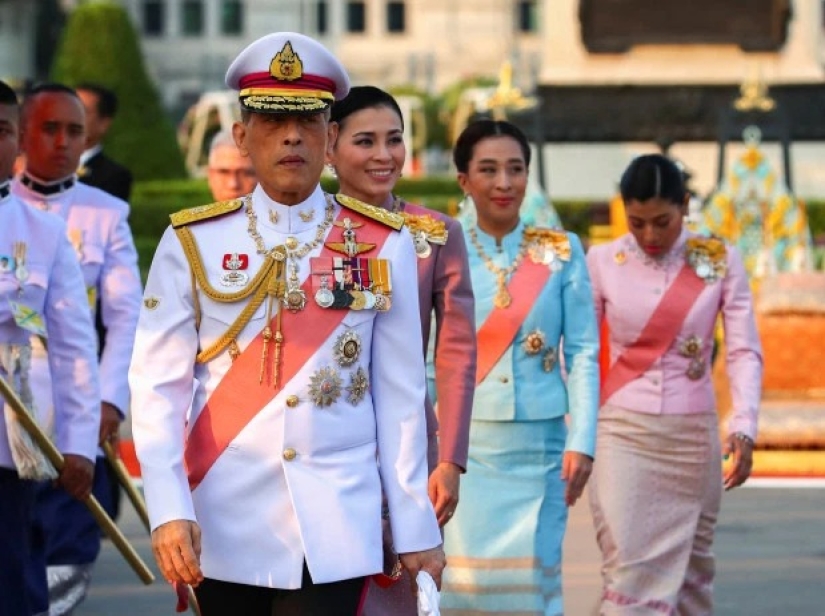 Let's take a look at the hotel where the monarch of Thailand is quarantined with a harem