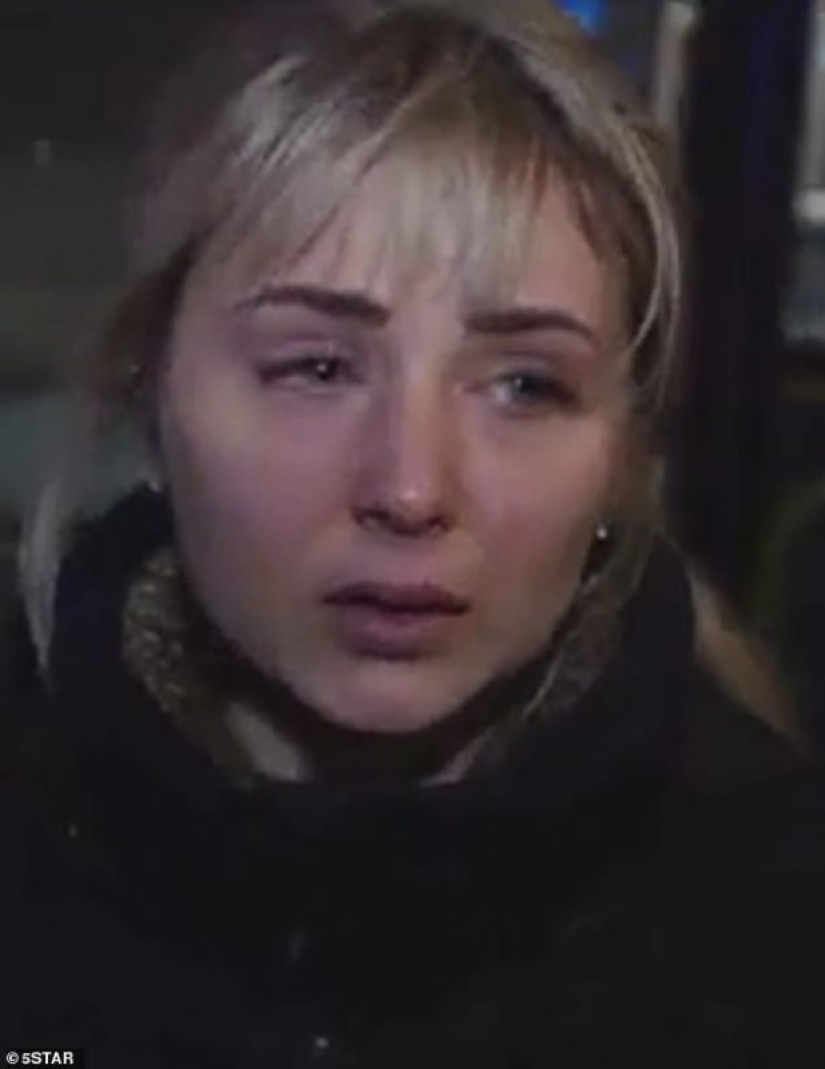 Lágrimas de diamante en los barrios pobres: la majorette estalló en lágrimas cuando ella y su pobre amiga fueron abordadas por dos gopnik